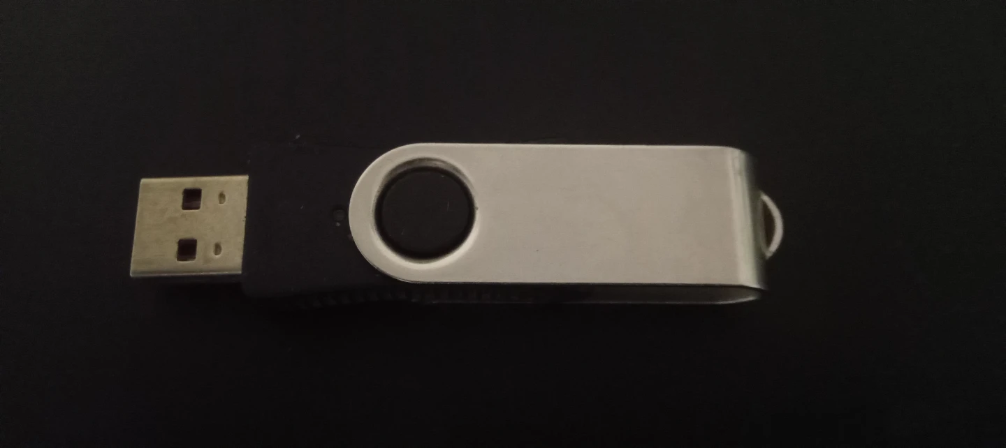 Silver and Black USB Flash Drive - photo 5