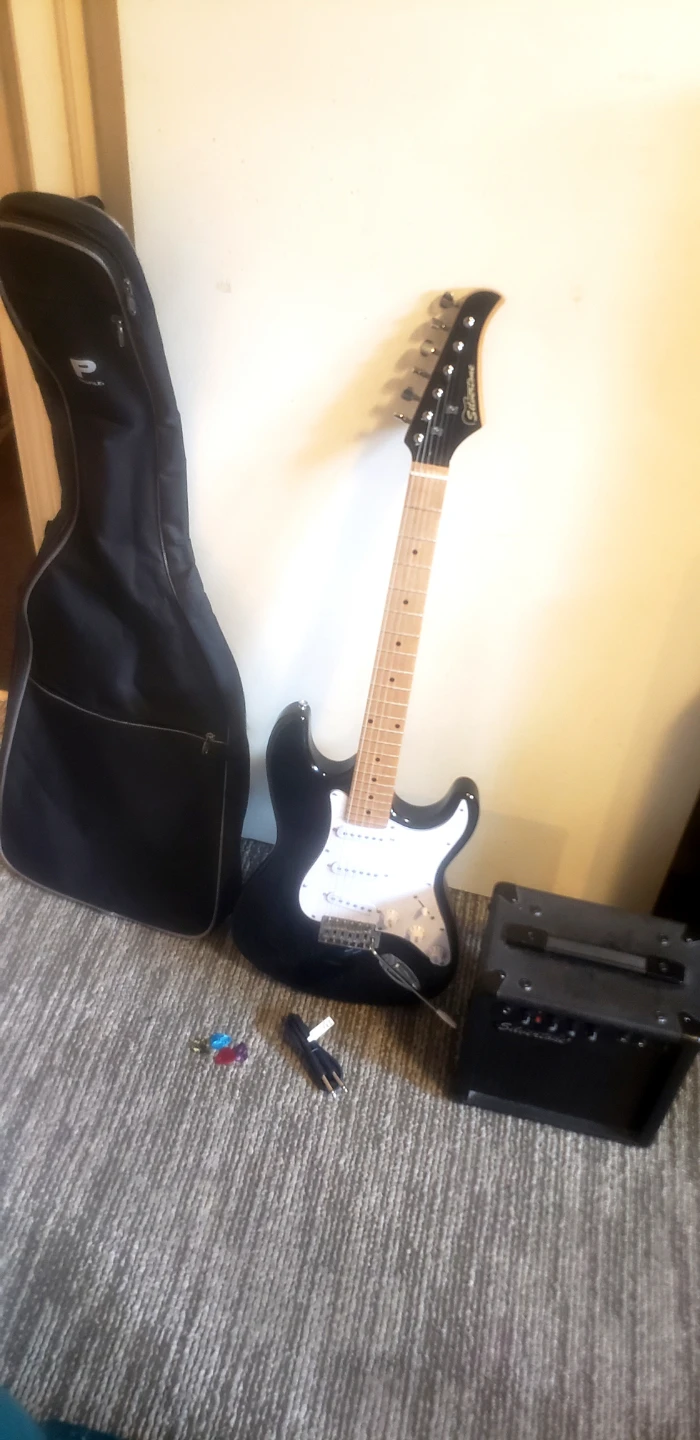Silvertone Guitar with Amplifier and Gig Bag