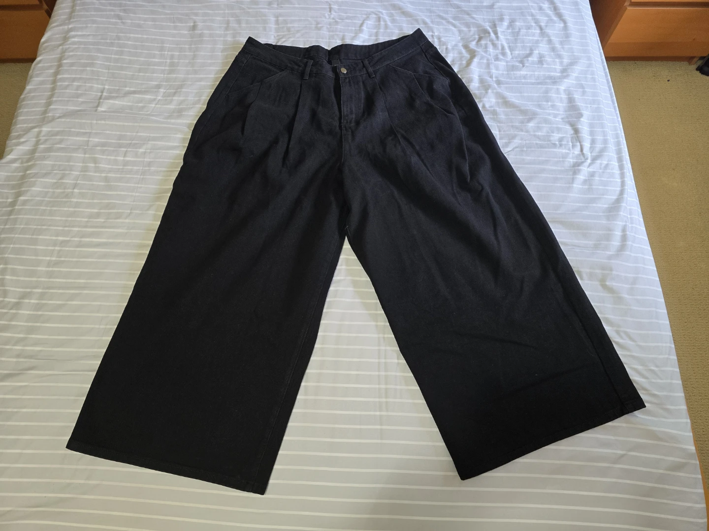 BRAND NEW Black Wide Leg Culottes Denim Pants