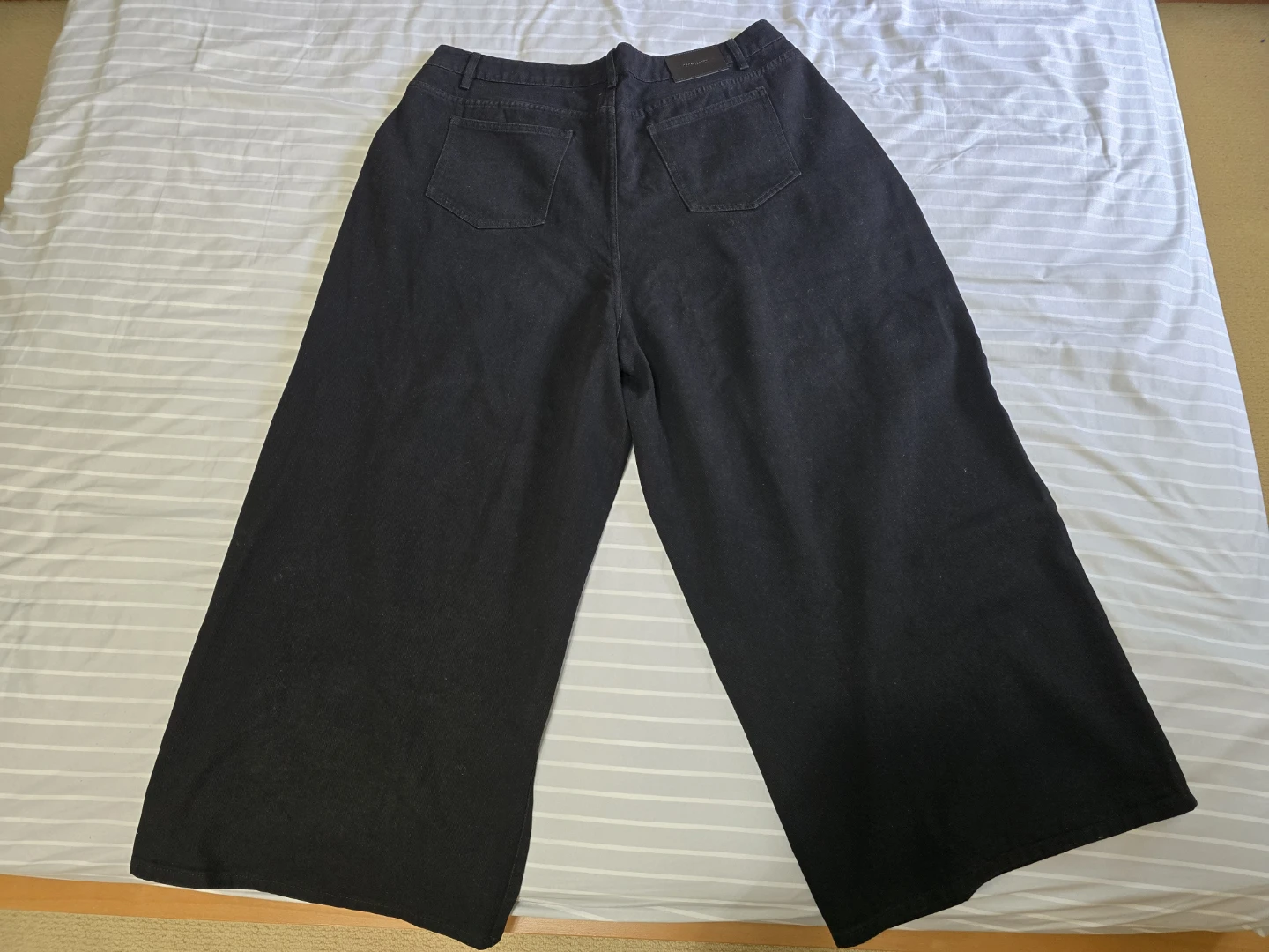 BRAND NEW Black Wide Leg Culottes Denim Pants - photo 2