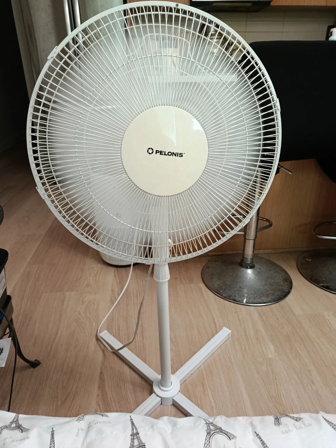 Pelonis White Pedestal Fan