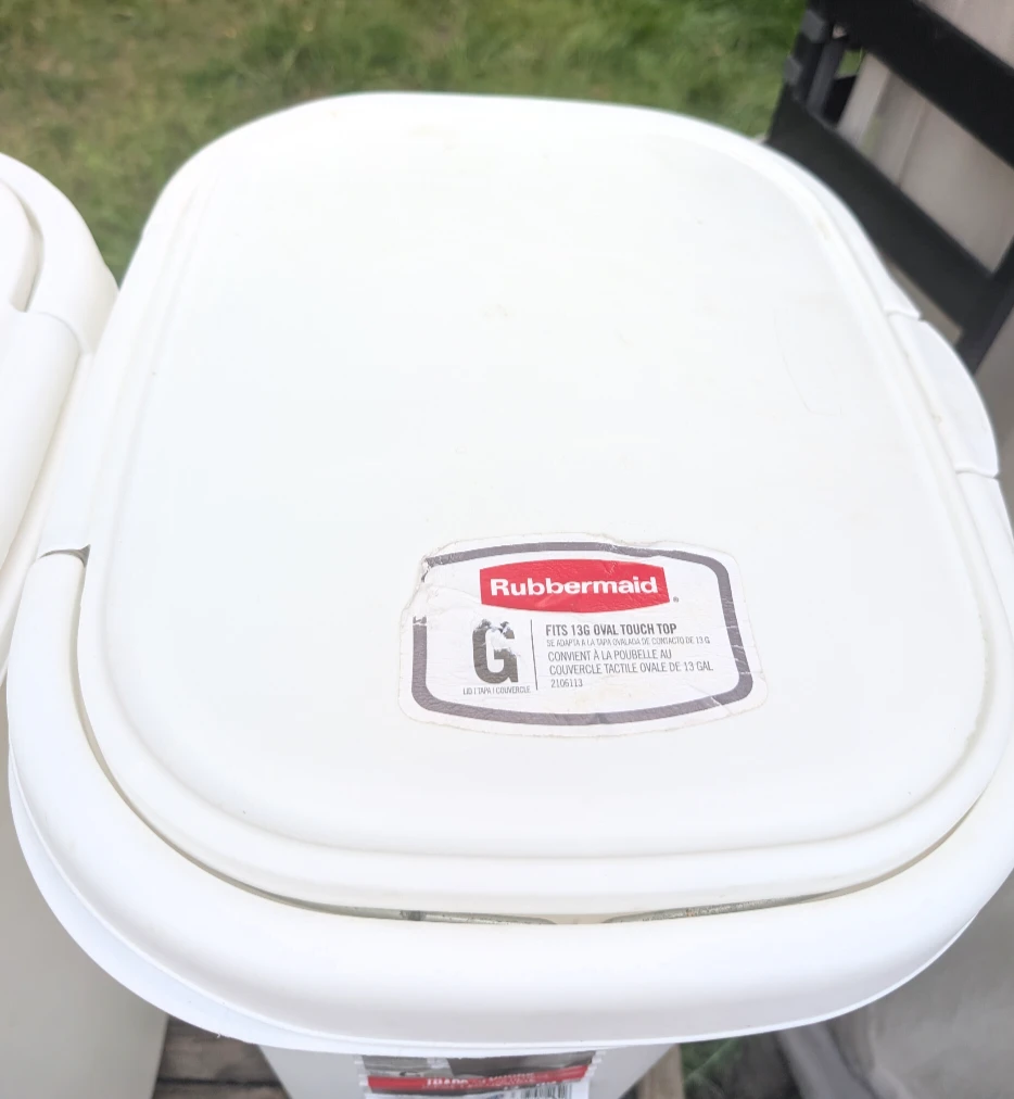 2 x Rubbermaid Oval Touch Top Trash Can - photo 4