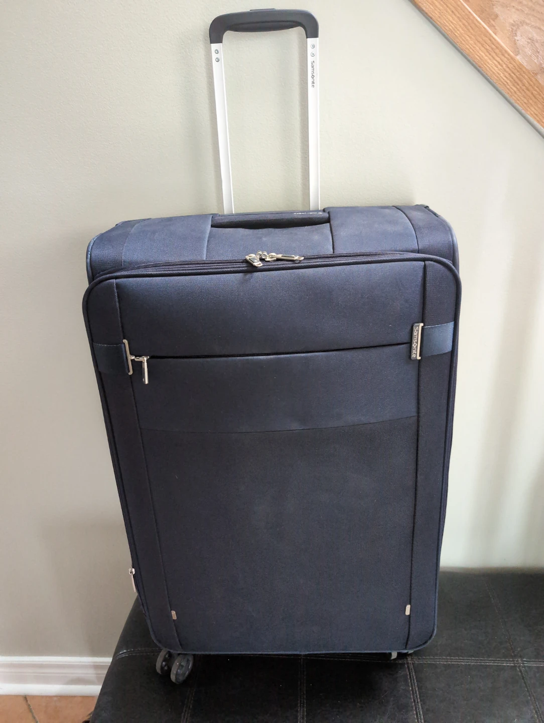 ⚽   Samsonite Super Light navy suitcase