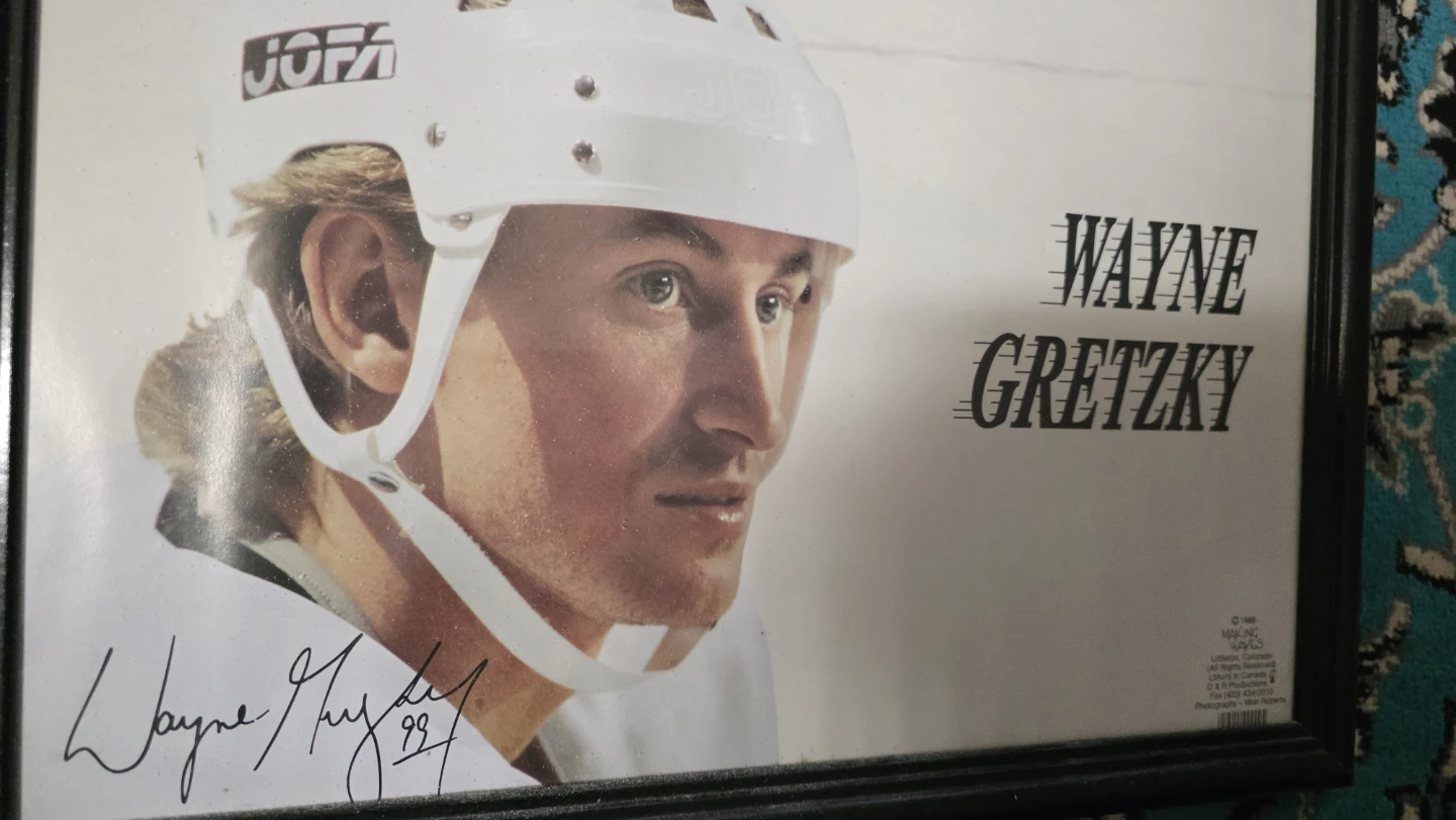 Framed Wayne Gretzky Autographed Photo - photo 2