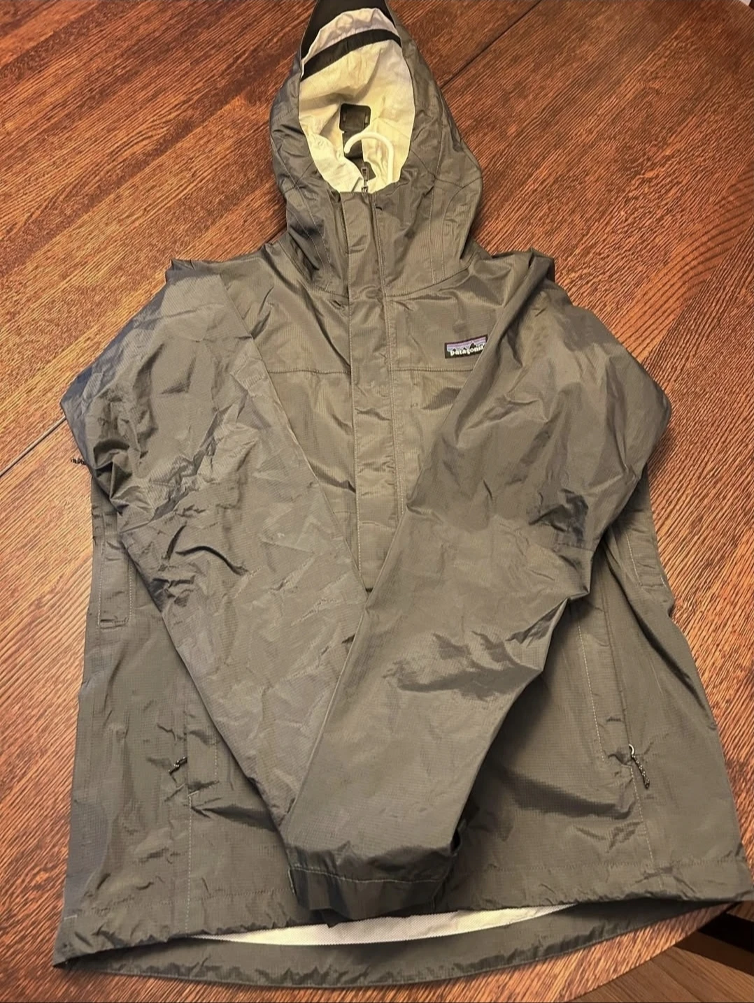 Patagonia Grey Waterproof Shell Size SM - photo 2