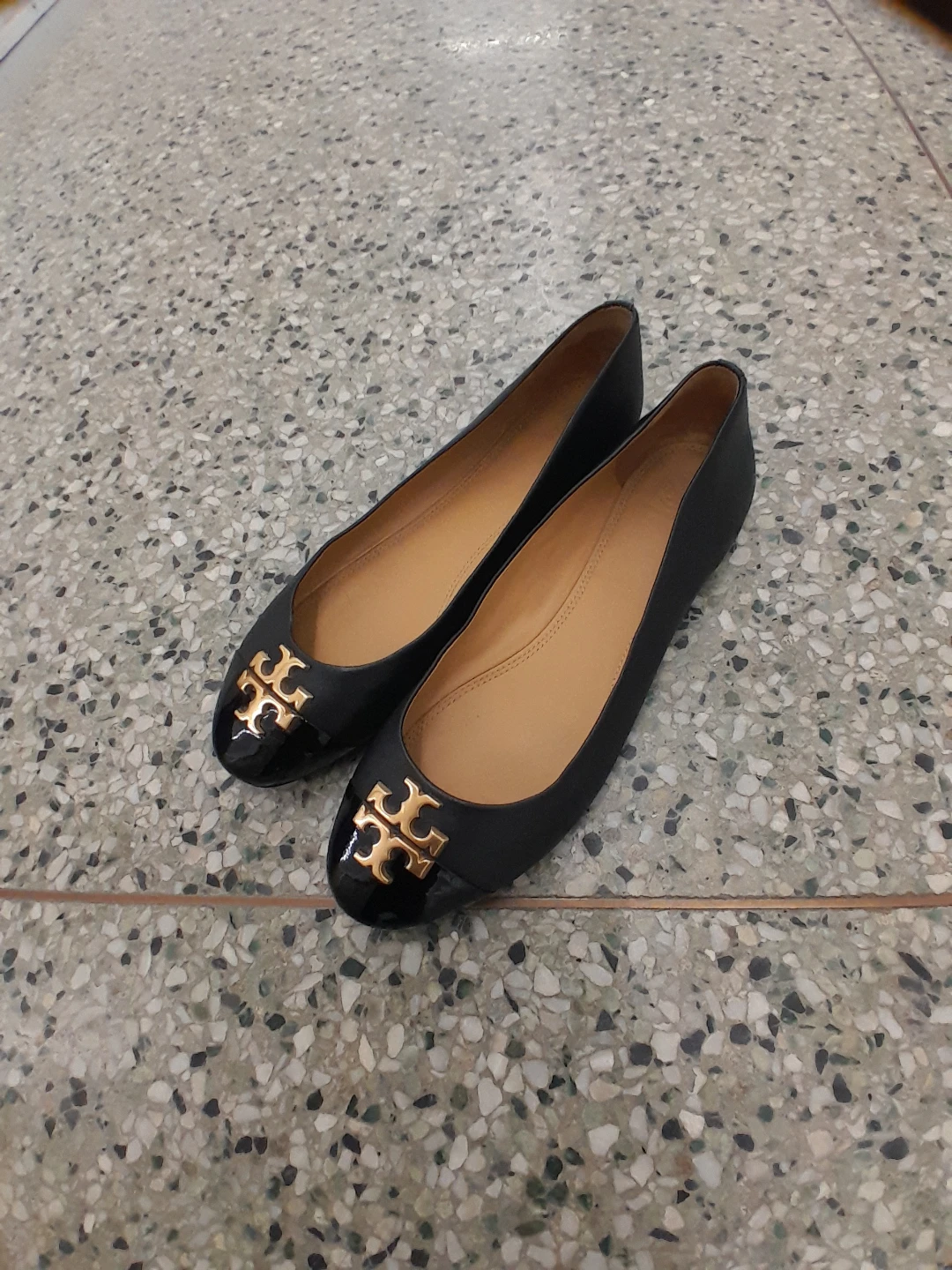 Tory Burch Black Ballet Flats with Gold Logo Women's Size 12 - photo 4