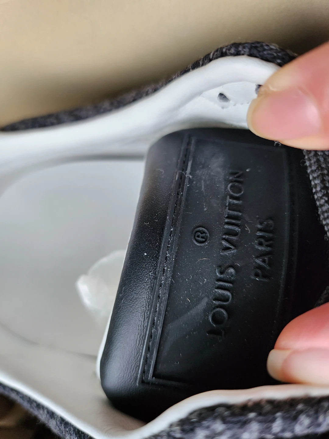 Near NEW, Authentic Louis Vuitton Sneakers - photo 4