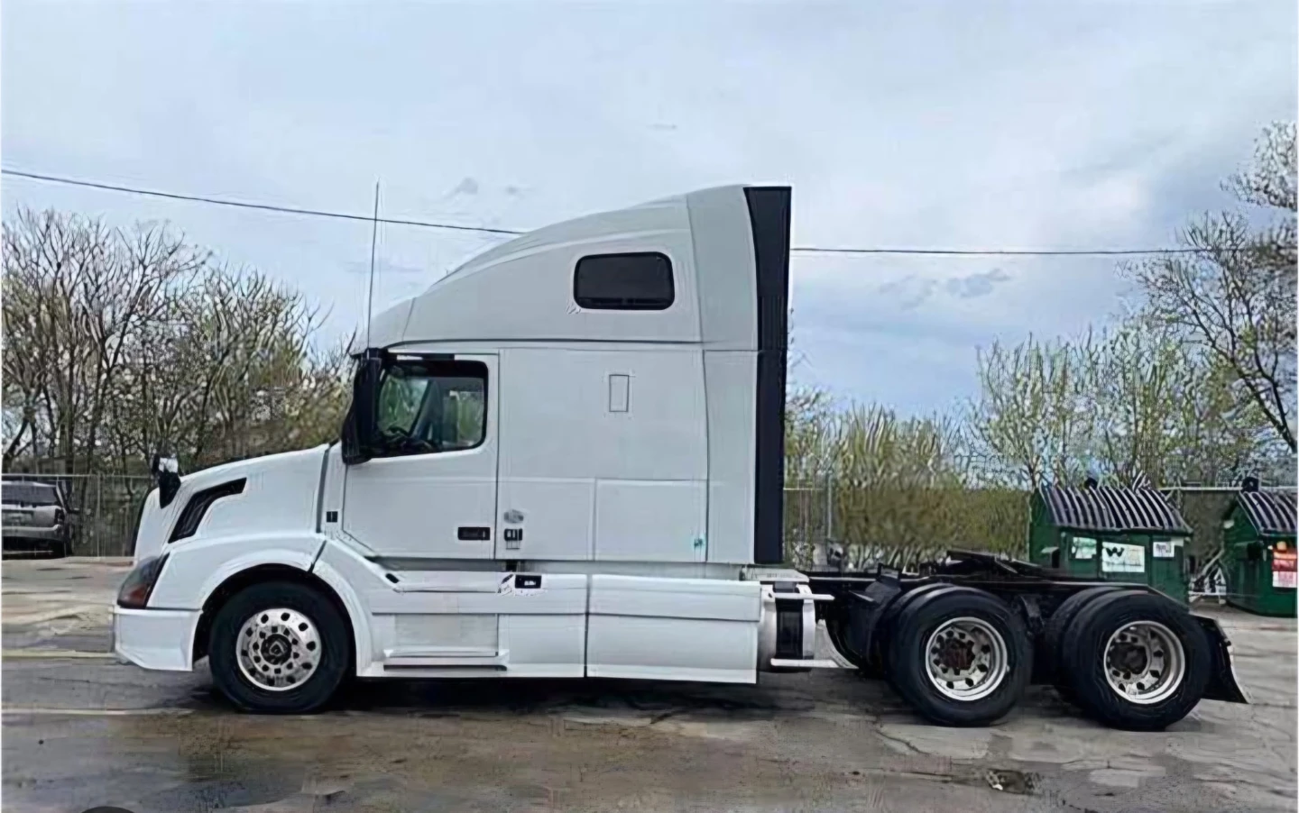 White Volvo Semi Truck - photo 2