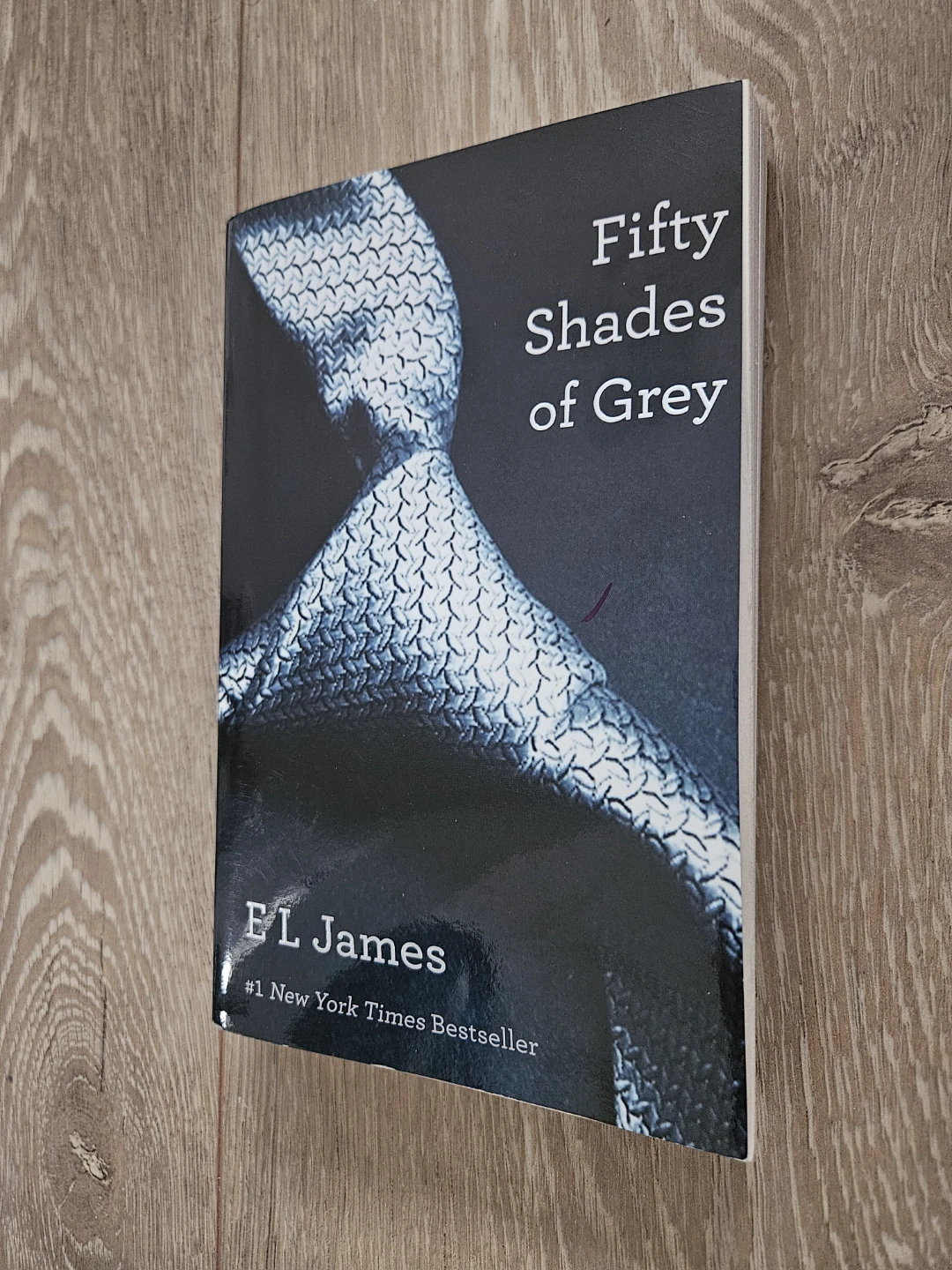 ⚽️ Fifty Shades of Grey by E L James Paperback Book