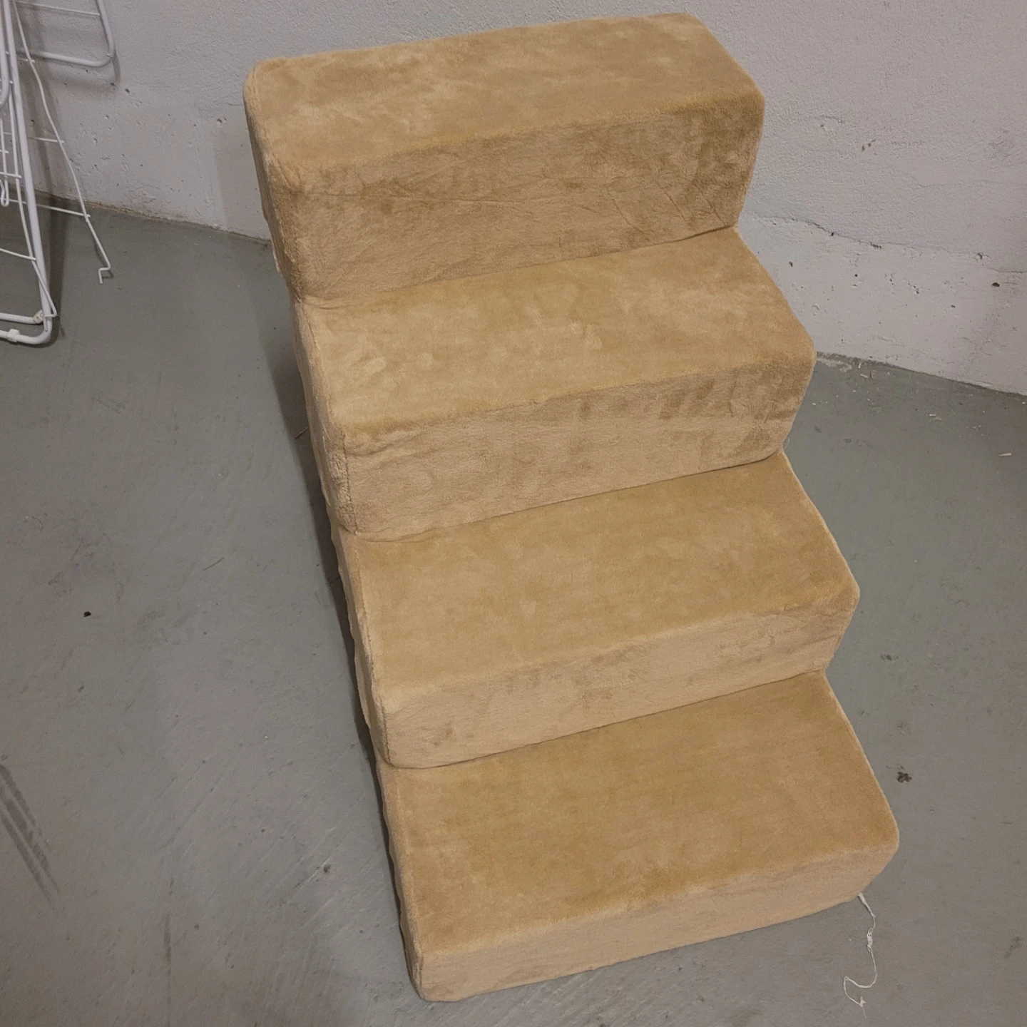 FOAM PET STAIRS