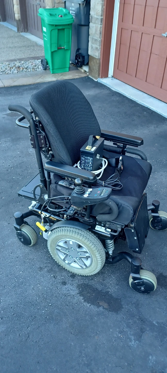 Quantum Q6 Edge Power Wheelchair - photo 3