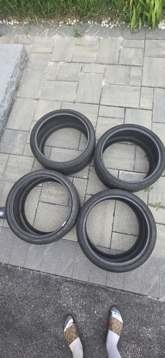 235/35 ZR19 Continental ExtremeContact DWS06 Tires - Set of 4