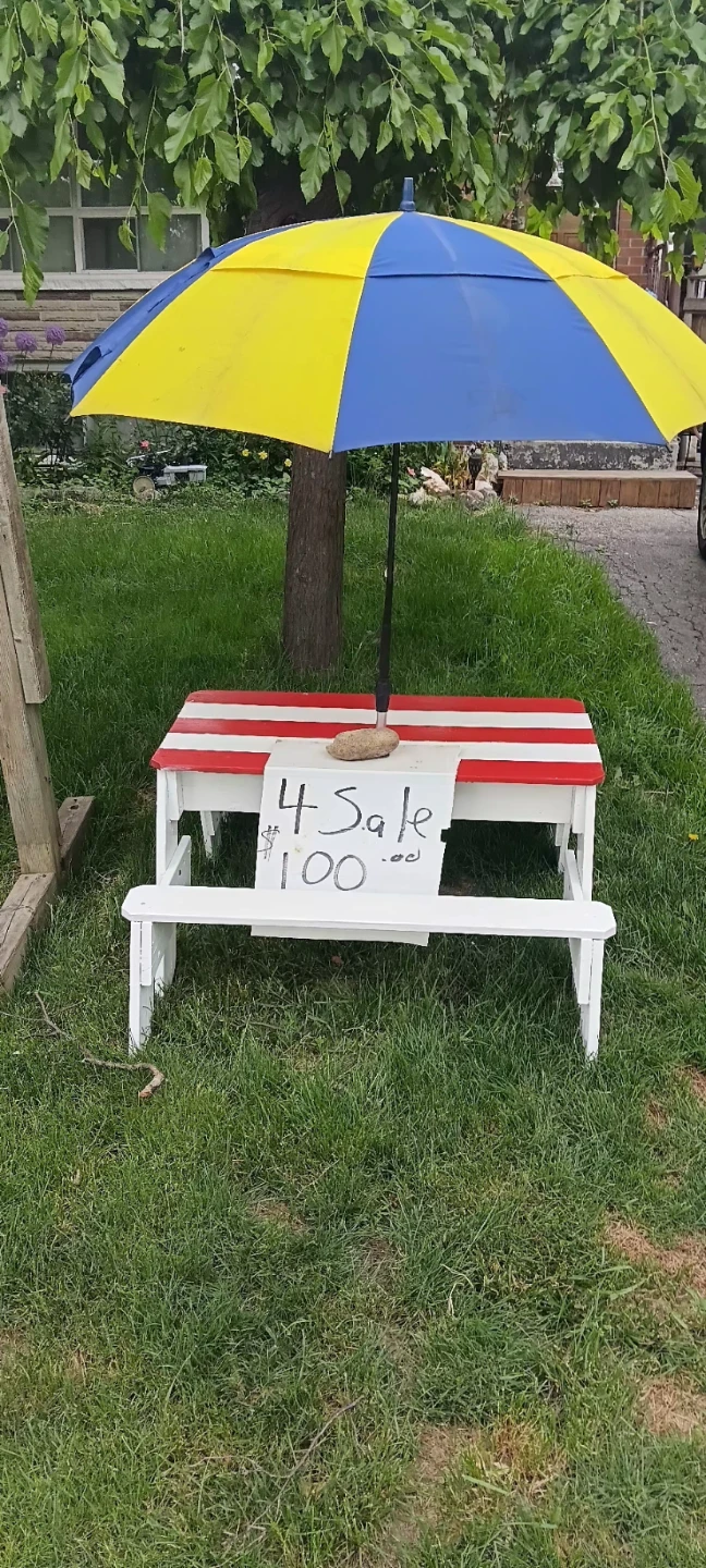 Children's Picnic Table with Umbrella