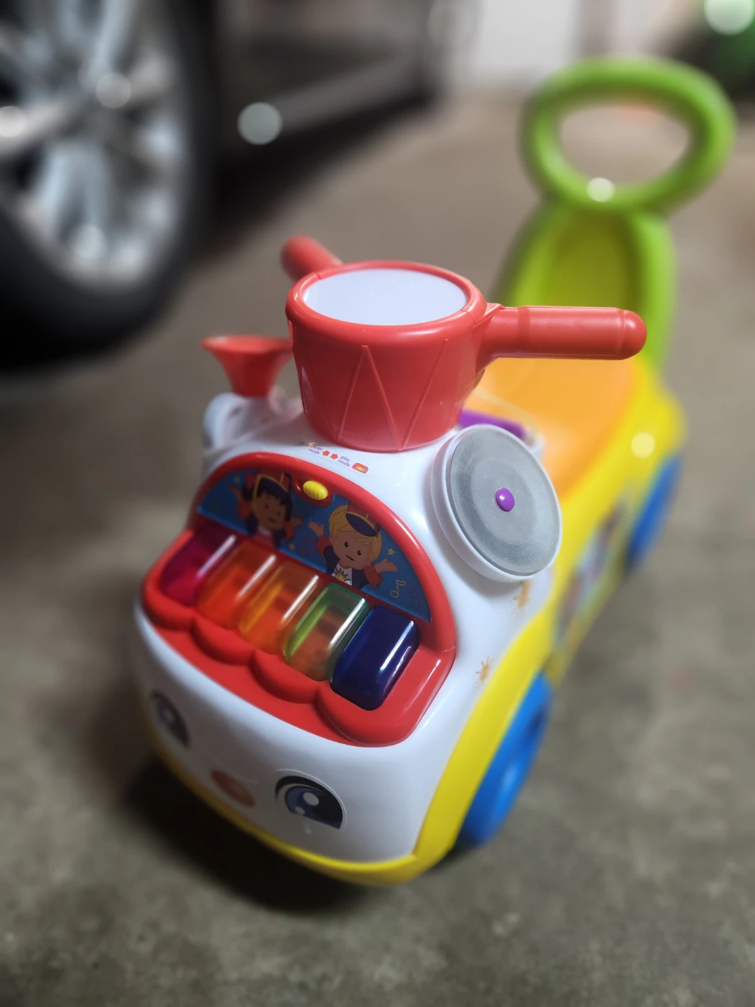 Little people music parade car