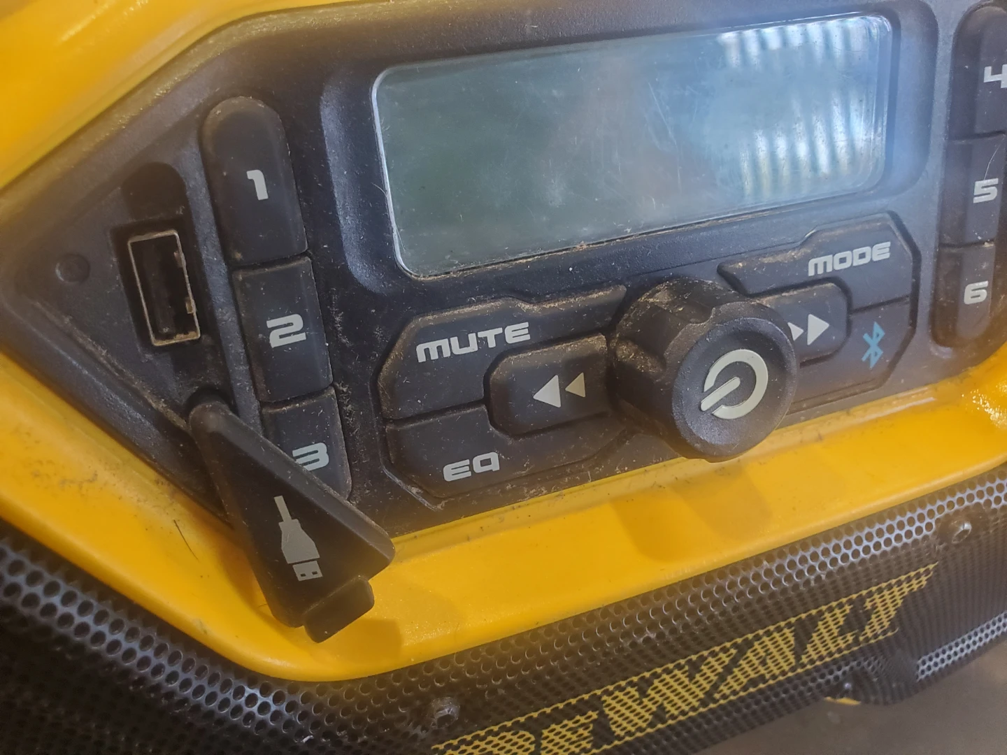 DeWalt 12V/20V MAX Lithium Ion Radio - photo 3