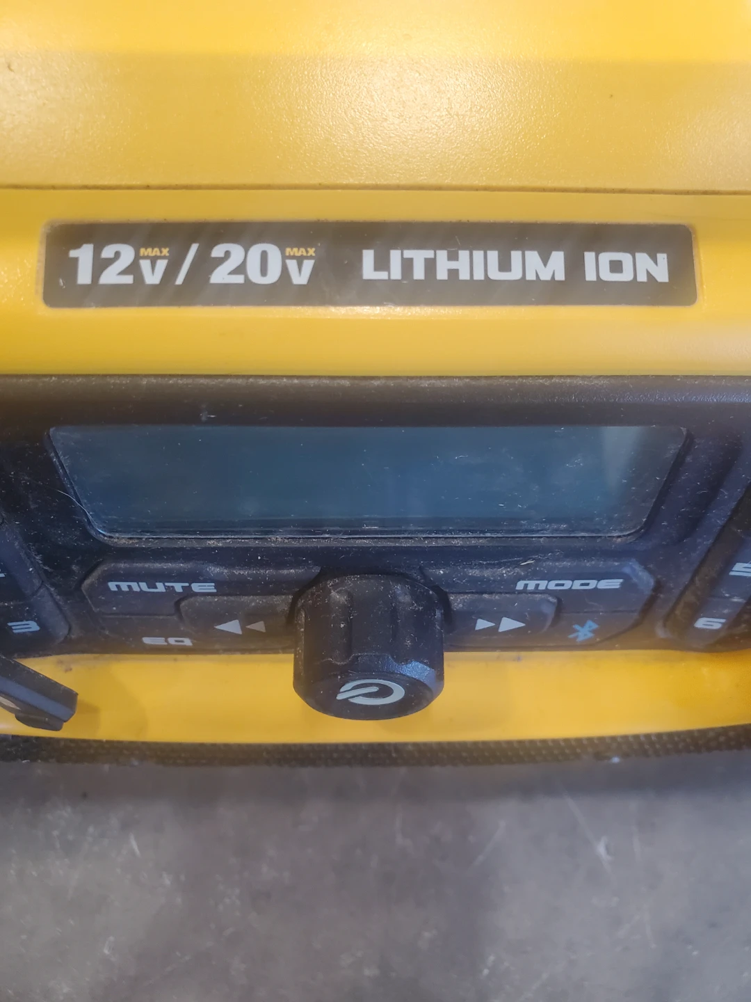DeWalt 12V/20V MAX Lithium Ion Radio - photo 5