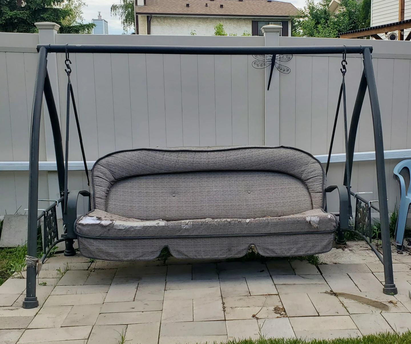 Outdoor swing with cushions