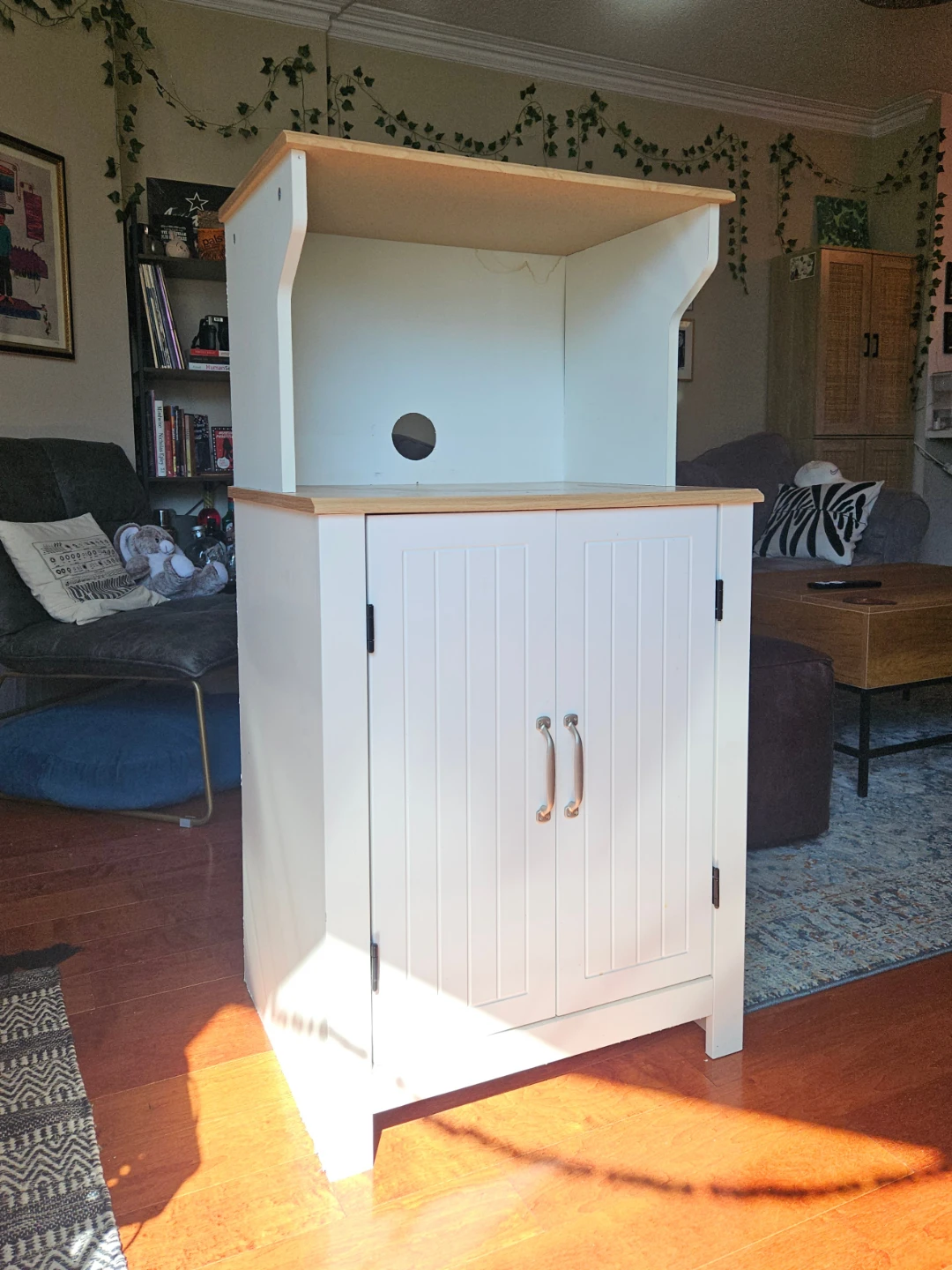 Cabinet with Hutch for Microwave