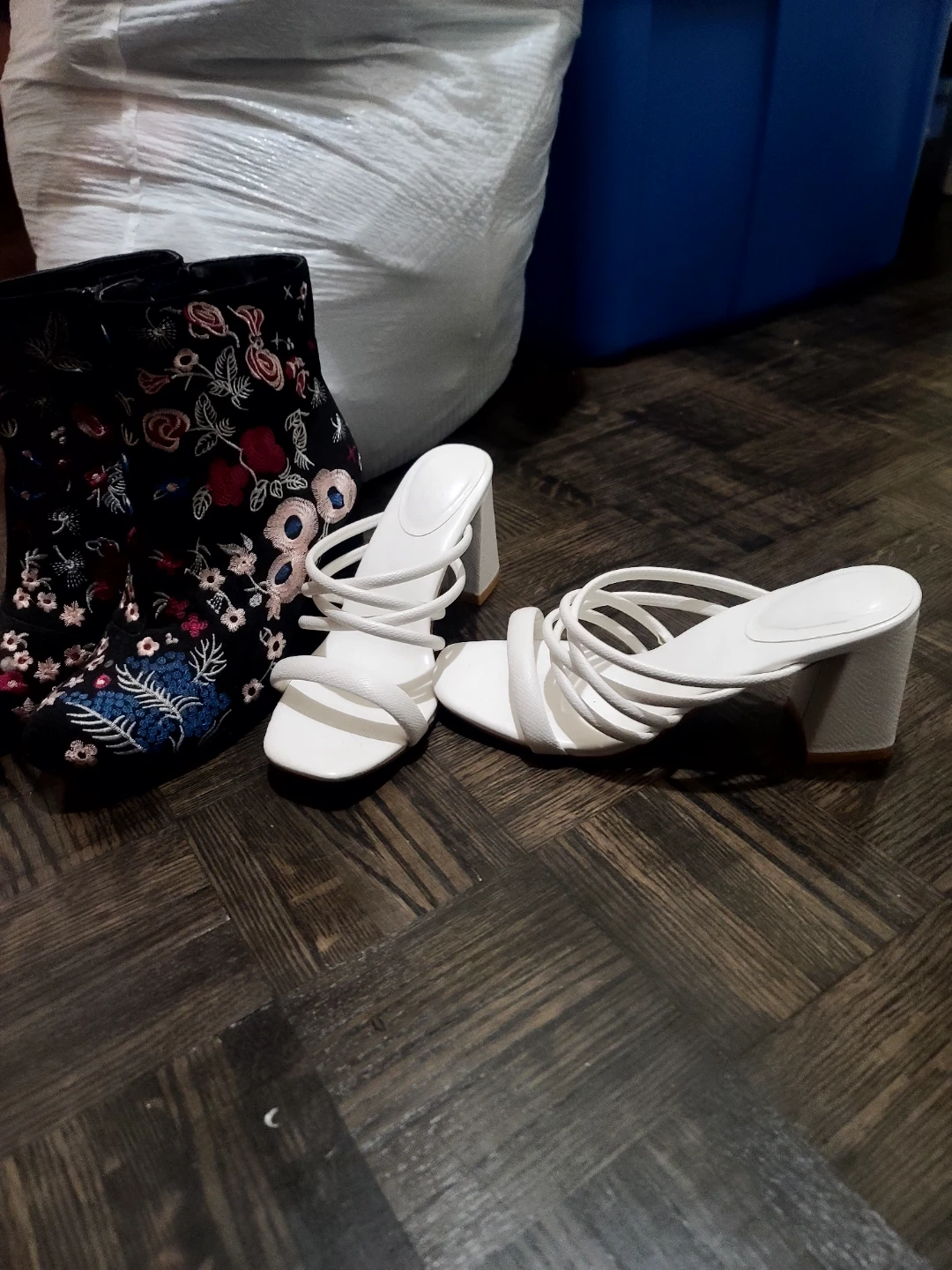 Medium womens clothes/ 2 pairs of shoes(8) - photo 2
