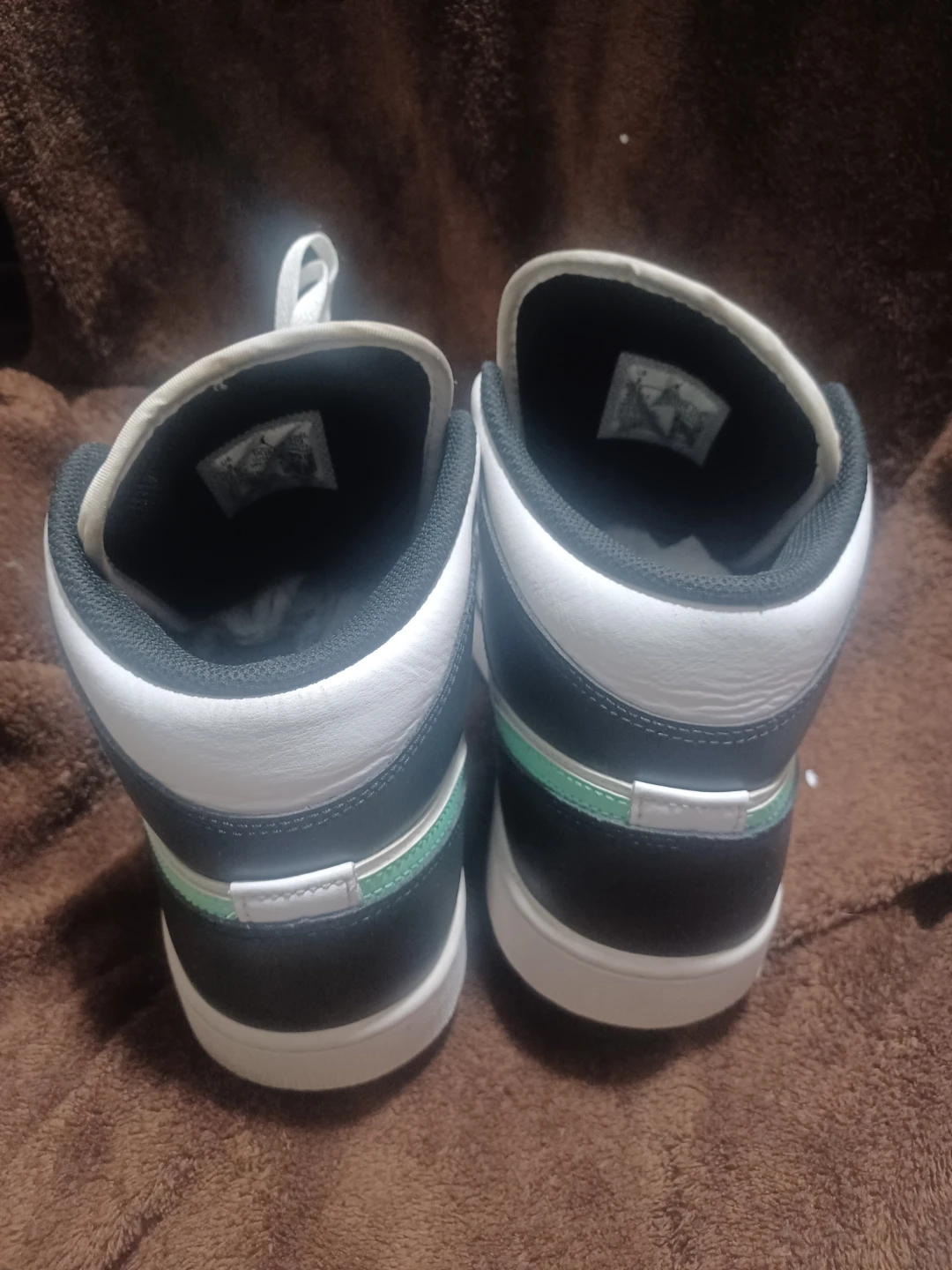 Jordan 1 mid glow green size 9 - photo 3