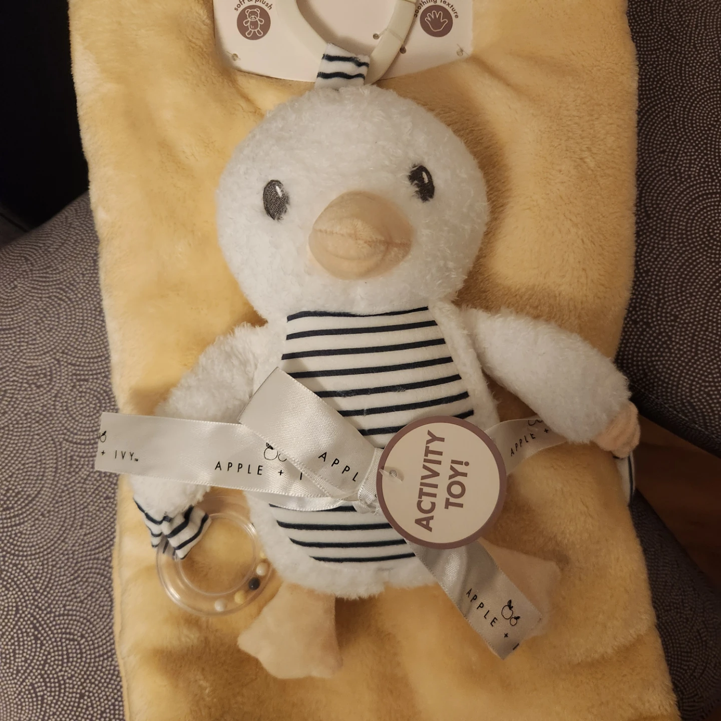 BRAND NEW Apple + Ivy Activity Toy & Plush Blanket ⚽ - photo 2
