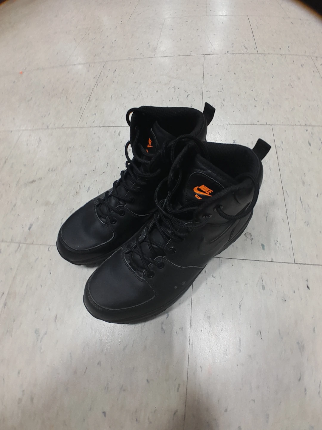 Nike Black Mid-Top Boots Men's Size 8 - photo 3