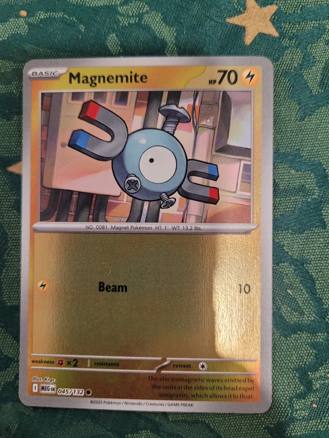 Reverse Holo Pokémon Trading Card - Magnemite ⚽️