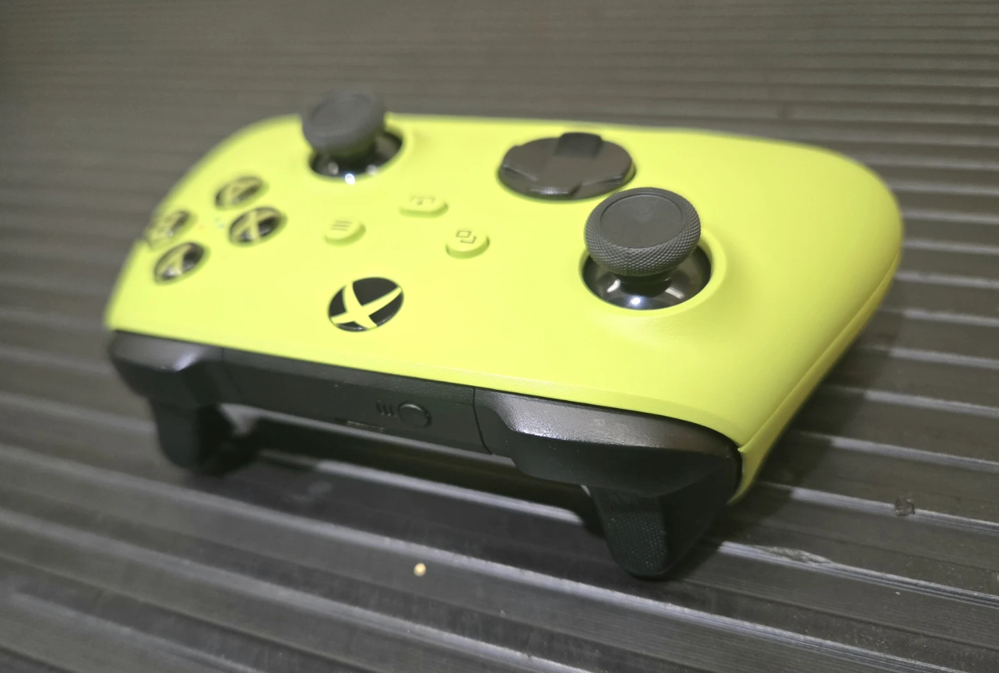 XBOX SERIES X|S VELOCITY GREEN CONTROLLER - photo 3