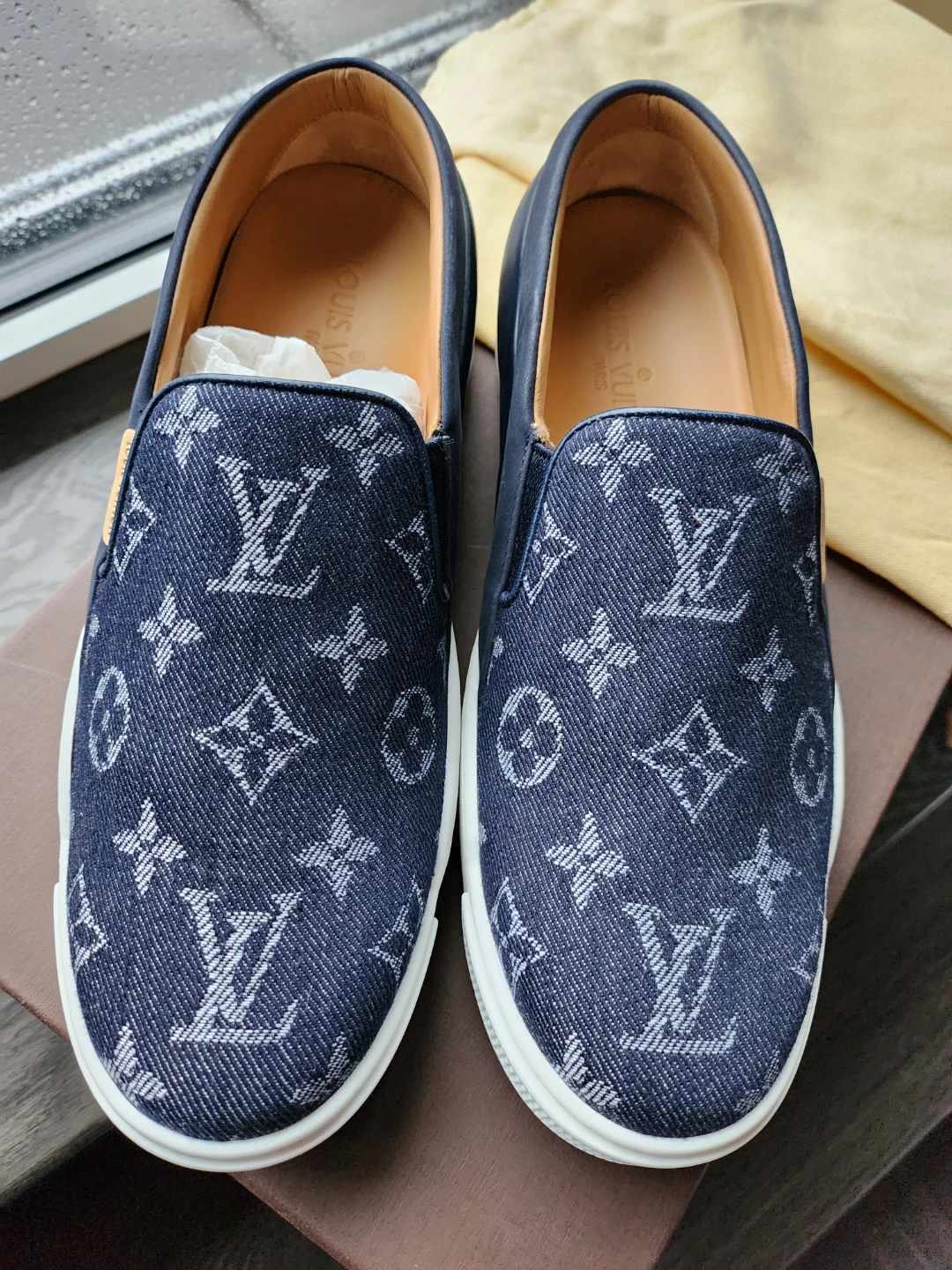 NEW - Authentic LOUIS VUITTON Denim & Leather Slip-Ons - photo 3