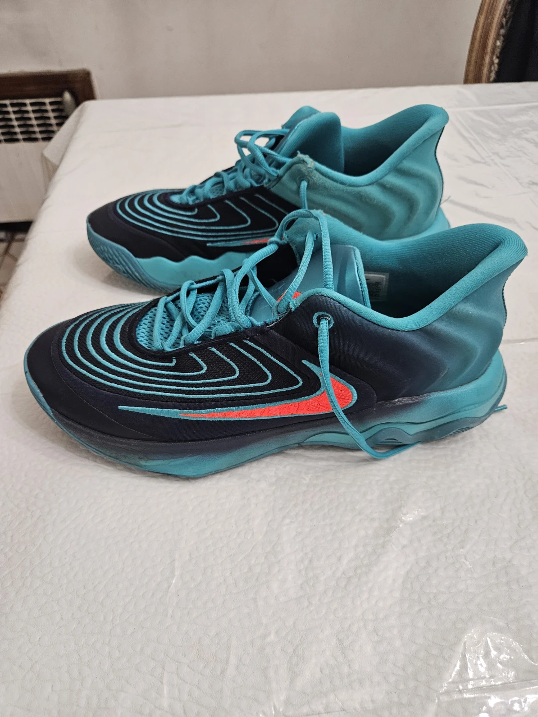 Mens nike Giannis 4 sneakers size 10.5