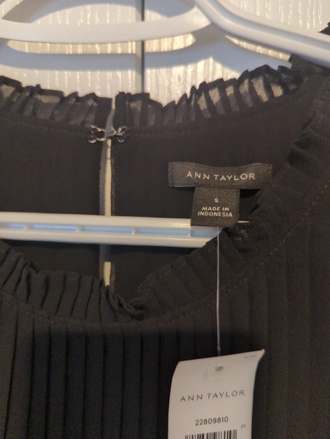 ⚽ BN with tags - Ann Taylor Black Pleated Ruffle Sleeve Top - photo 3