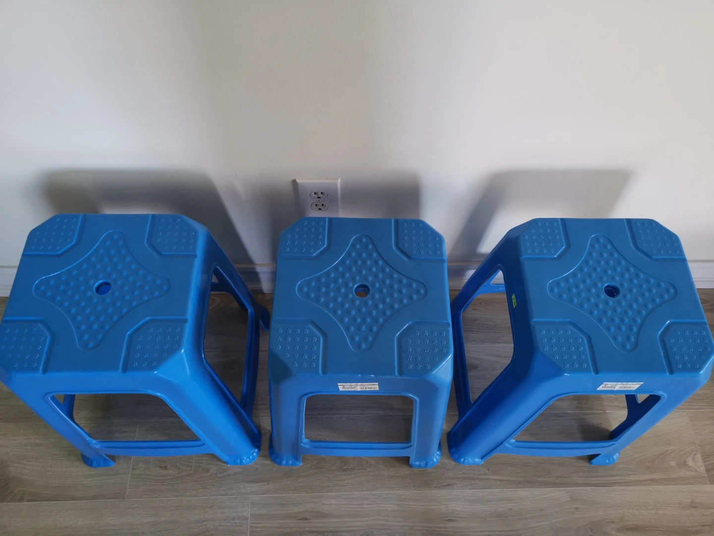 Set of 3 Blue Plastic Stools - photo 2