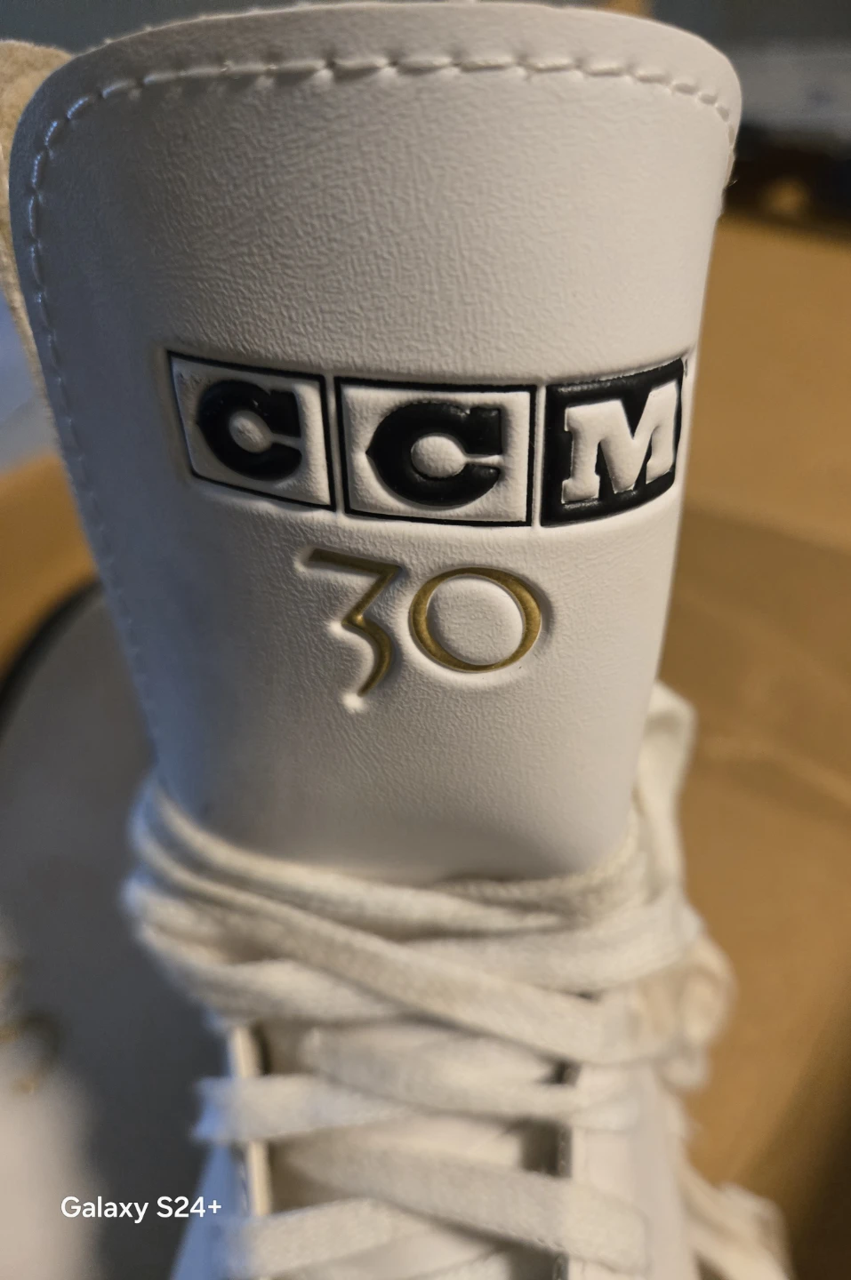 CCM Comfort Series Recreational Ice Skates Size 6 - photo 2