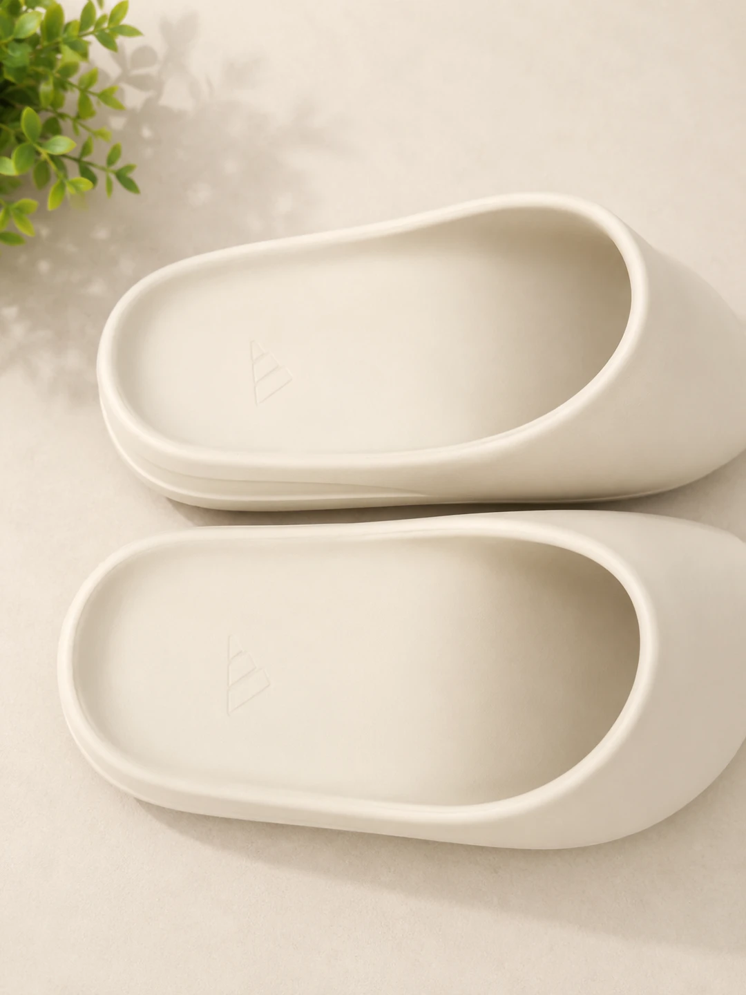 Adidas Yeezy Cream Slides - photo 3