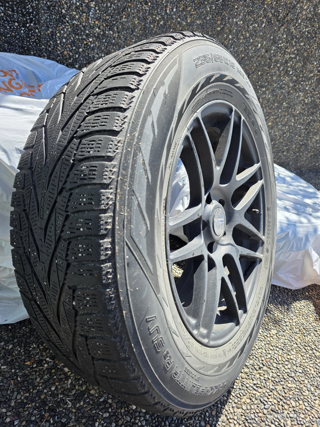 Nokian Hakkapeliitta R3 SUV Winter Tire 235/65R18