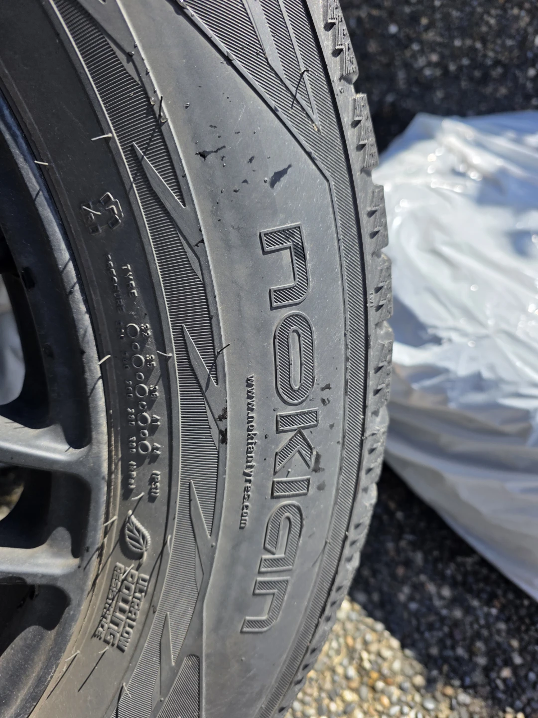 Nokian Hakkapeliitta R3 SUV Winter Tire 235/65R18 - photo 3