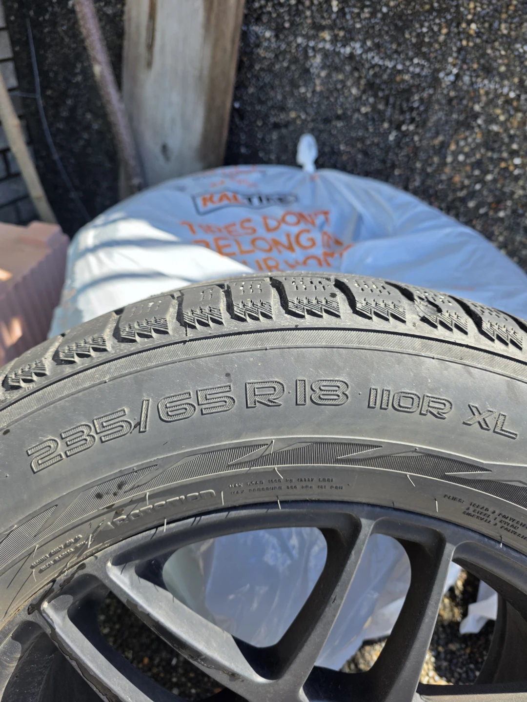 Nokian Hakkapeliitta R3 SUV Winter Tire 235/65R18 - photo 4