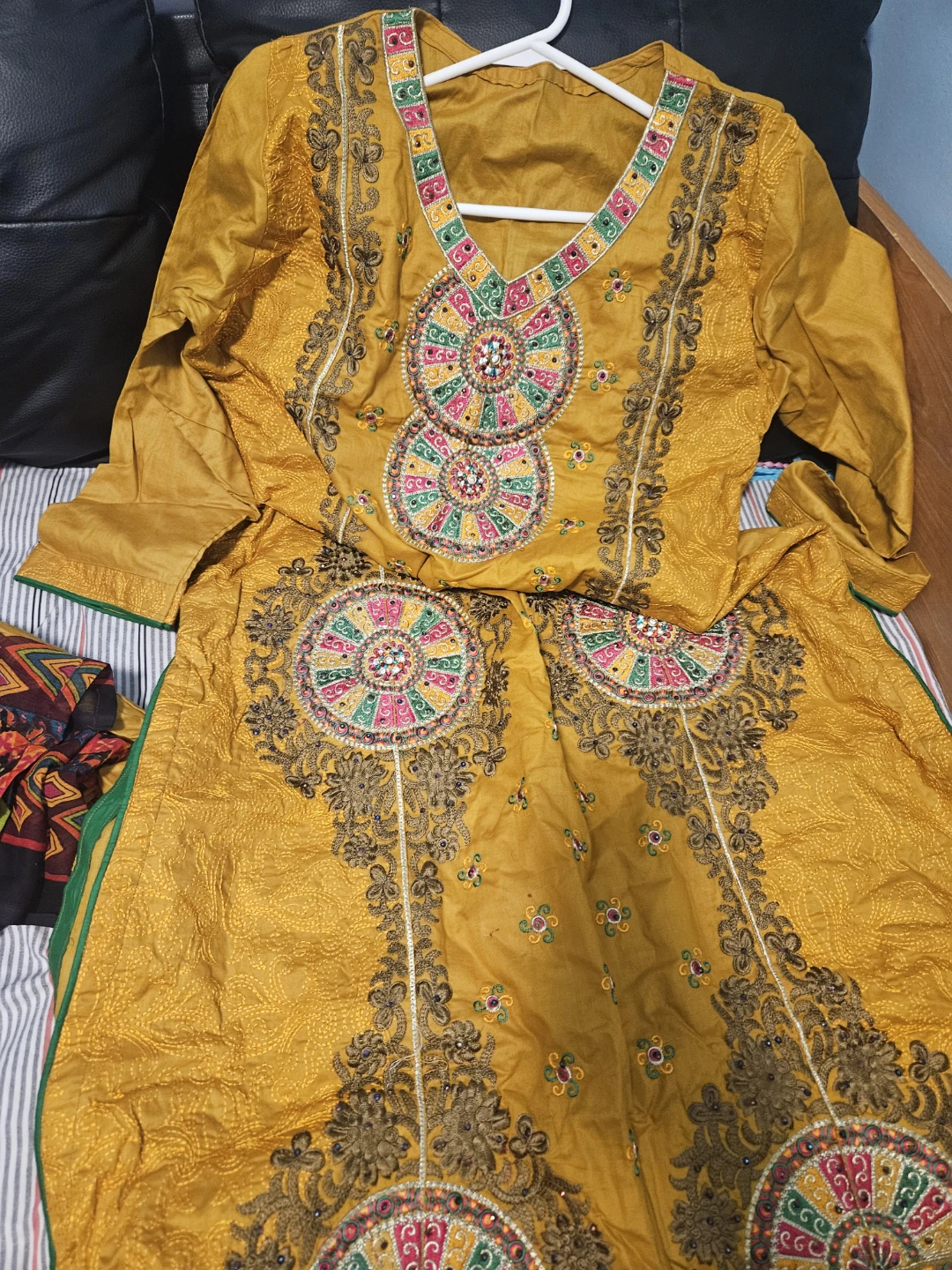 Embroidered Yellow Kurti with Dupatta and Pants - photo 5