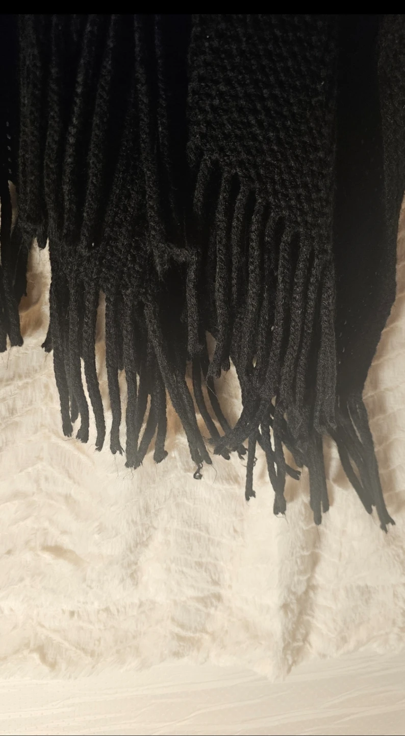 Black Knit Poncho with Fringe - Steve Madden - photo 3