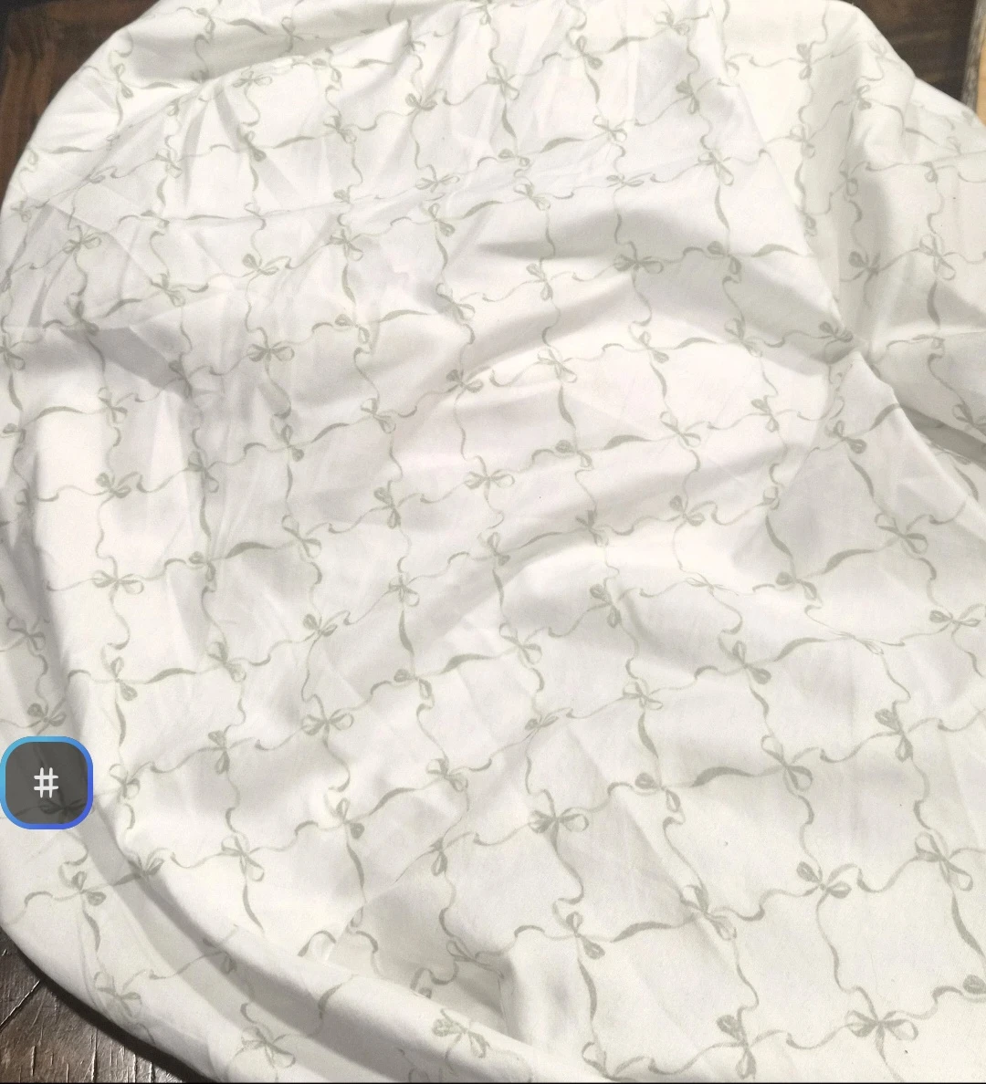 XL Twin White Fitted Sheet with Bow Pattern and Beige Conforter - photo 2