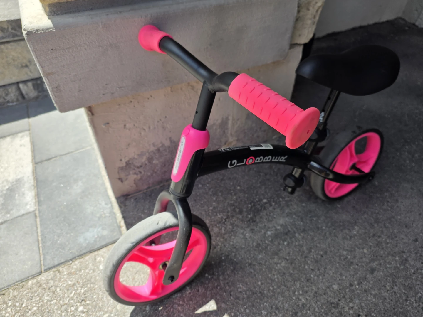 Globber Balance Bike - Pink and Black - photo 3