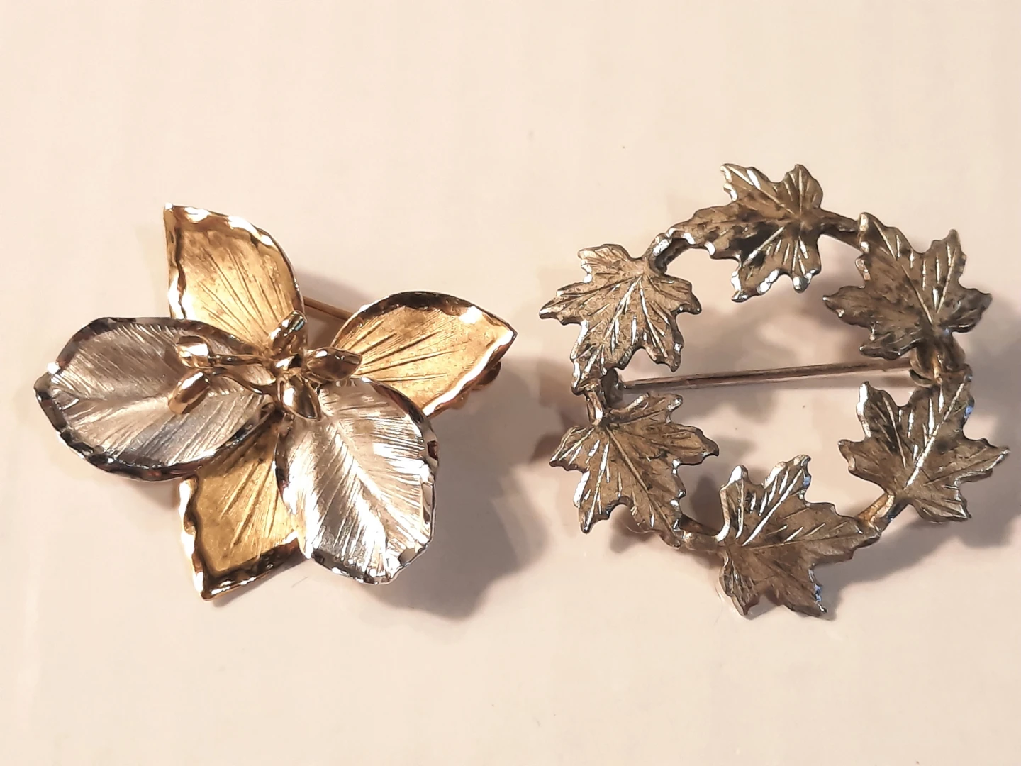 2 sterling silver brooches - Flower & Maple Leaf