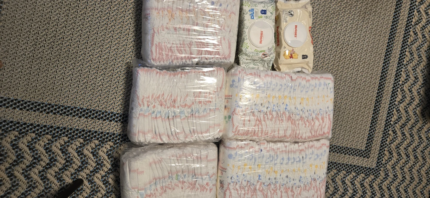 Huggies Diapers, size 4 and Wipes Bundle