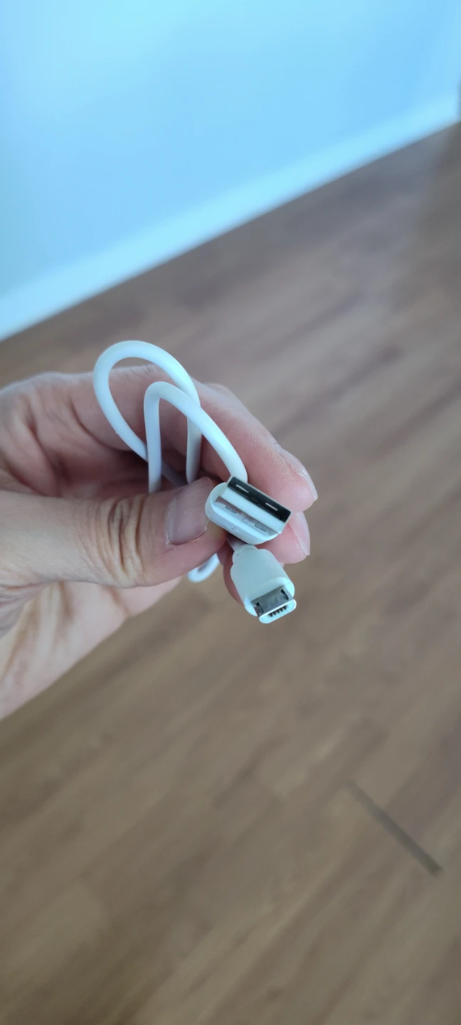 White USB to Micro USB Charging Cable - photo 2