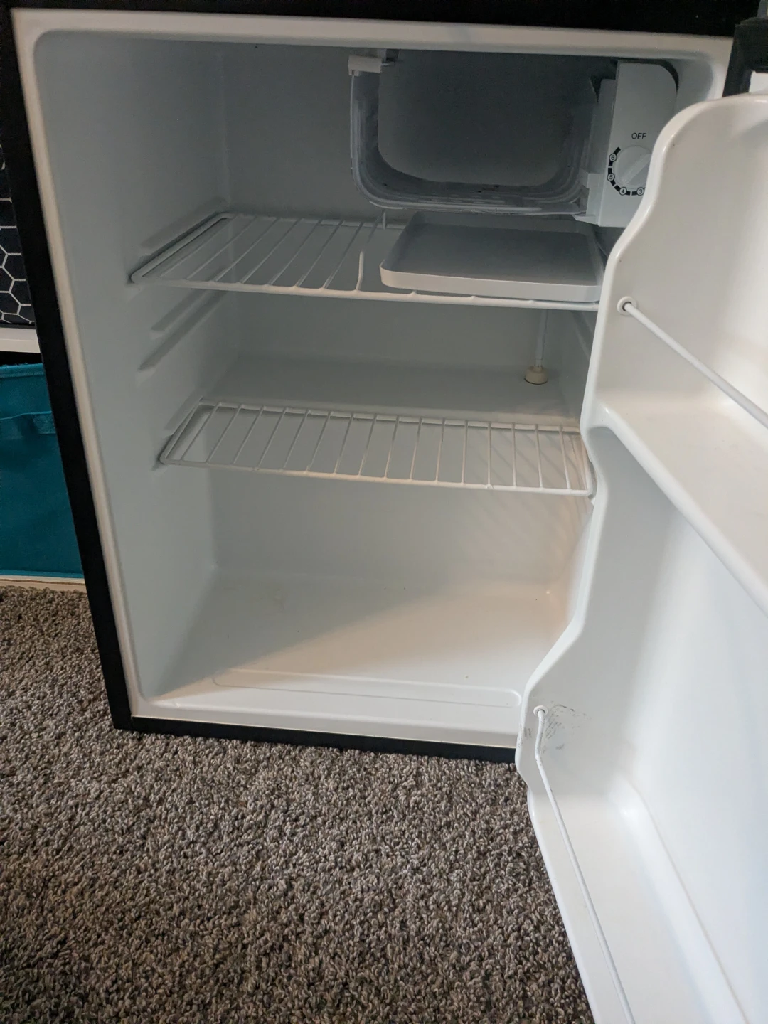SPT Compact Mini Fridge - photo 2