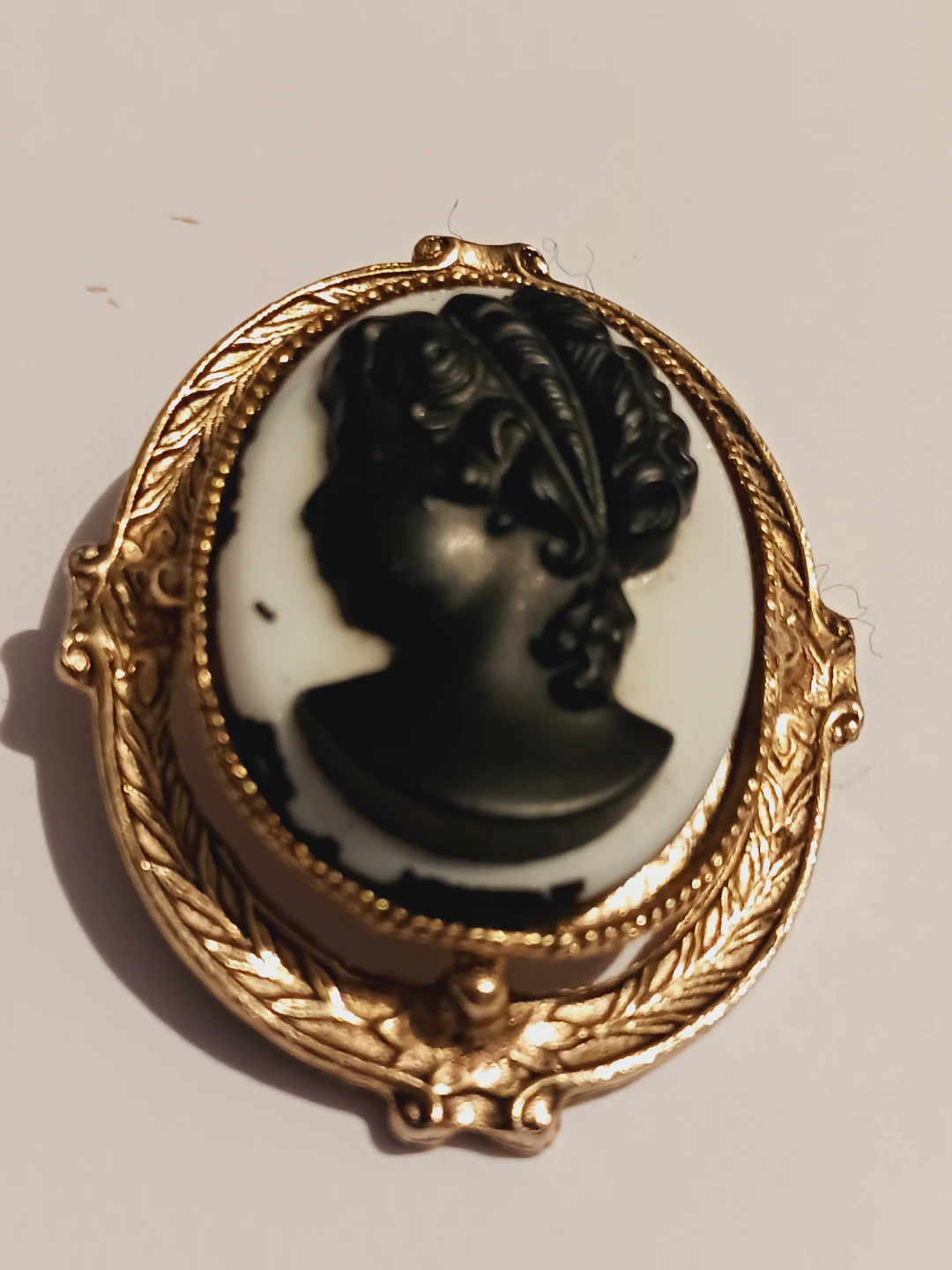 Gorgeous Vintage Gold Tone Cameo Brooch - photo 3