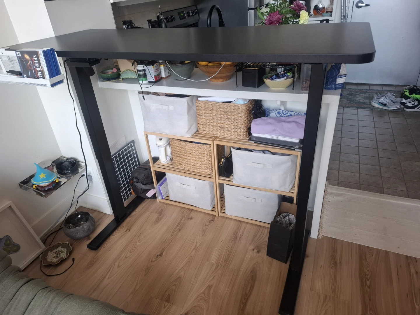 Vivo STANDING DESK! 60 x 24 inches. AMAZING conditon.
