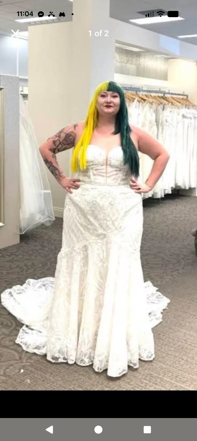 White Lace Mermaid Wedding Dress ONLY TRIED ON - photo 2