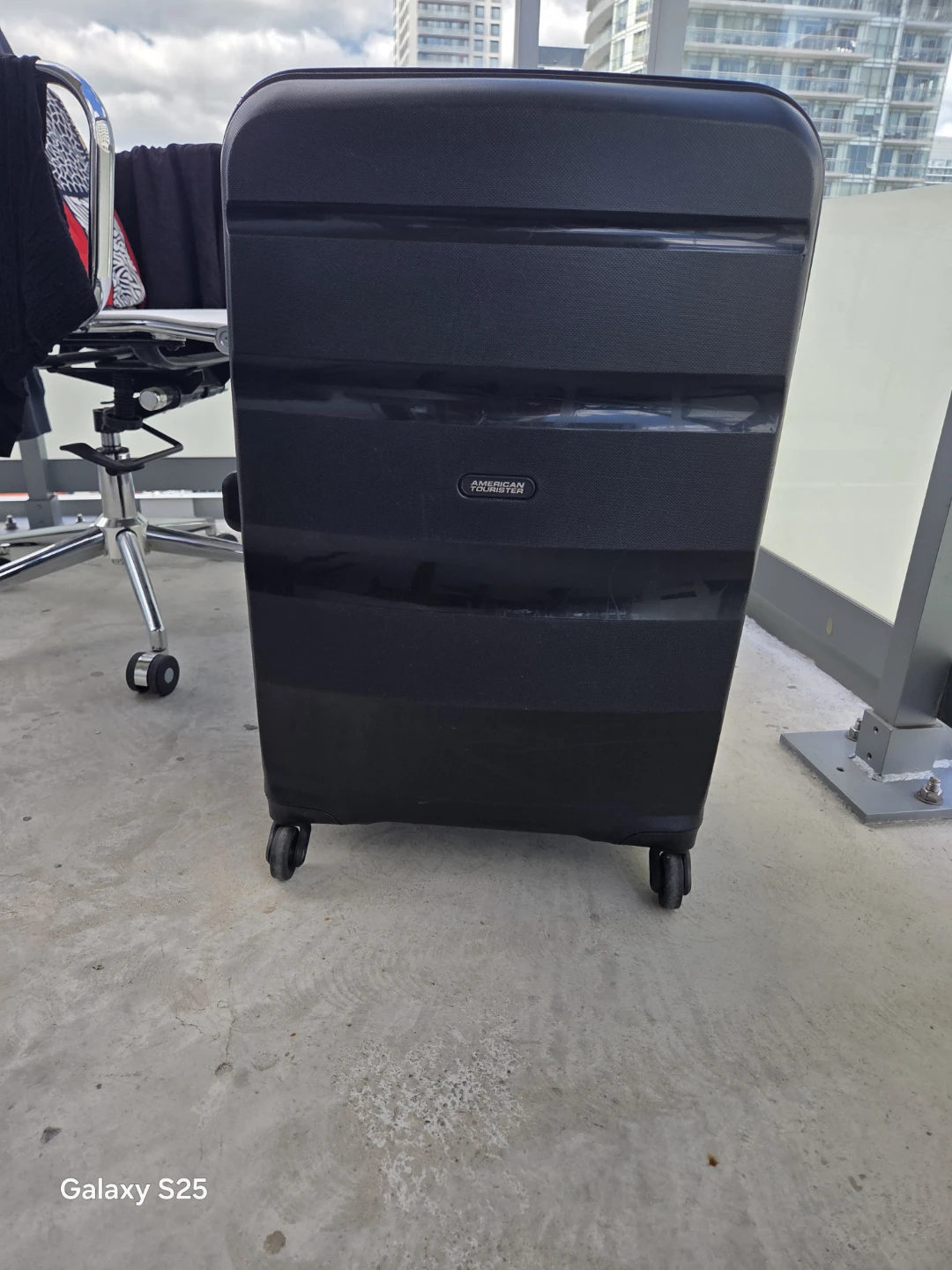 American Tourister Black Hardside Suitcase - photo 2
