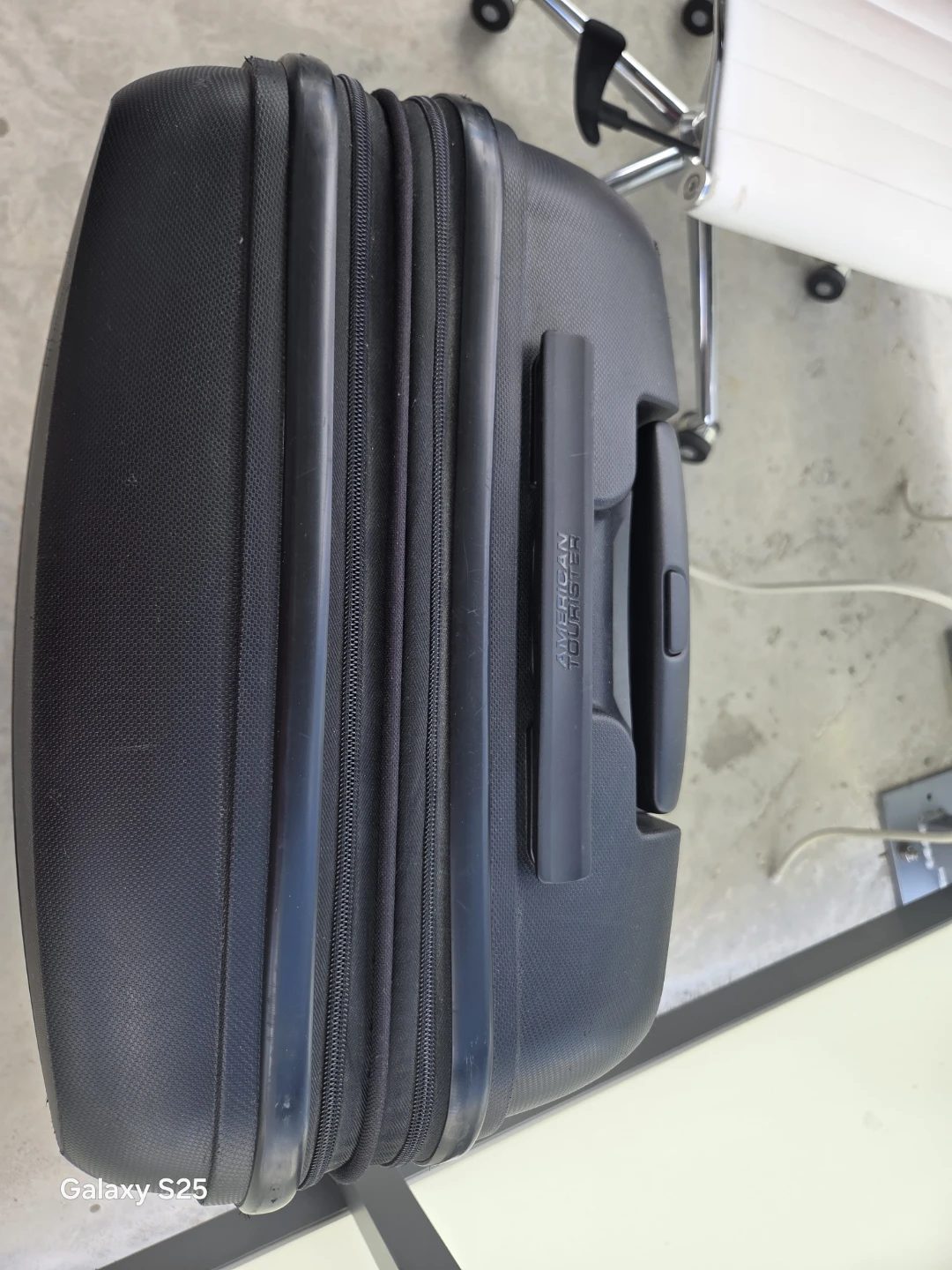 American Tourister Black Hardside Suitcase - photo 3